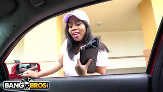 BANGBROS - Ms. Yummy a nagy cicis barna cunci