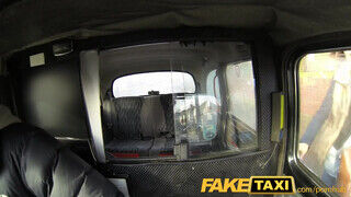 FakeTaxi - Popsiba kúrt zsenge a taxiban
