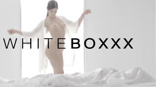 White Boxxx - Csinos barinő élvezi a kötözéses dugást
