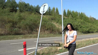 Gigantikus csöcsű zsenge csajszika pénzért közösül - Public Agent