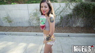 Mofos - Amina Allure lecumiztatva