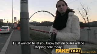 FakeTaxi - Zsenge ápoló bige hancúrozik a taxiban