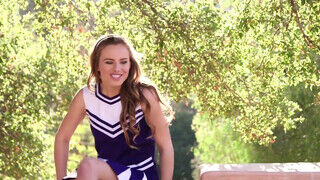 Jillian Janson a csábító pici sulis gádzsi