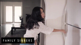 Family Sinners - Dania Vega a argentin diáklány