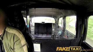 FakeTaxi - Vékony maca lovagol a taxison