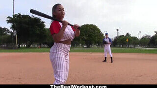 TheRealWorkout - bögyös spanyol lány és a baseball