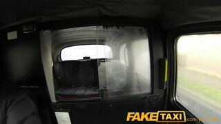 FakeTaxi - Világos Szőke gigászi popós maca bekúrva