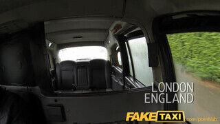 FakeTaxi - gigantikus kannás világos szőke nuni