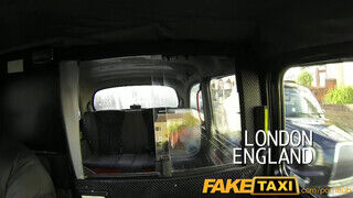 FakeTaxi - zsenge bige orálozza az koros taxist