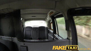 FakeTaxi - kívánatos amerikai nőci termetes mellekkel