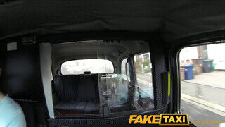 FakeTaxi - exra hatalmas cicis gádzsi megdöngetve