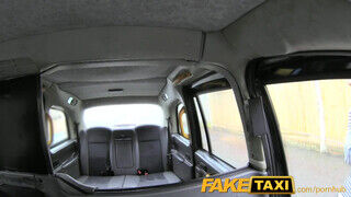 FakeTaxi - fullos világos szőke keményen fenékbe téve