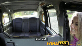 FakeTaxi - vékony csaj vadító csizmában