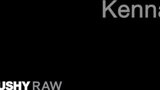 TUSHYRAW - Kenna James szűk popsija megdöngetve