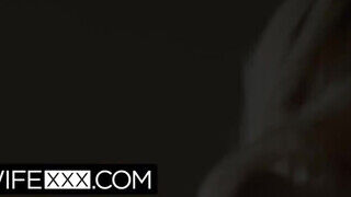 HotwifeXXX - Natalia Queen kedveli a gigászi hímvesszőt