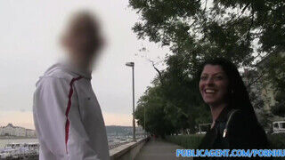 PublicAgent - Vivien Bell a vonzó kreol pipi