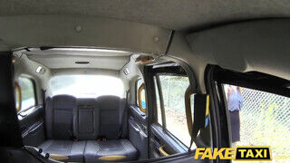 Fake Taxi - idősebb lány hatalmas pöcst akar