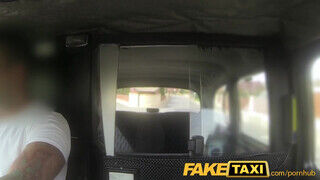 FakeTaxi - spriccelős puncijú prágai bige