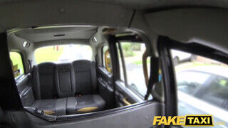 Fake Taxi - Túlsúlyos thai lány kezelésbe veszi a hímvesszőt