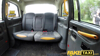 Fake Taxi - Csöcsös bige kamatyol a hátsó ülésen