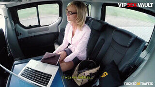 FUCKEDINTRAFFIC - Jenny Smart és egy termetes fallosz esete