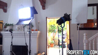 PropertySex - Riley Reid mint ingatlanos fiatal lány