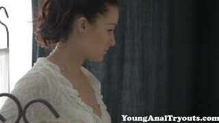 Young anal Tryouts - Olya legelső alkalma popóba
