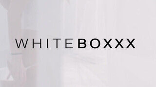 WhiteBoxxx - Tiffany Tatum magyar nőci megosztja a barátját