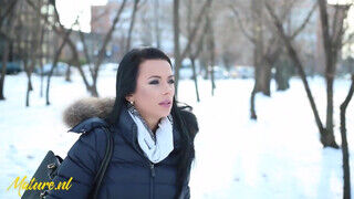 Shalina Devine a szuper bombázó milf