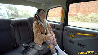 Fake Taxi - Giada Suicide a tini tetkós maca