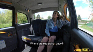 Fake Taxi - Penelope Cum kezelésbe veszi a méretes rúdat
