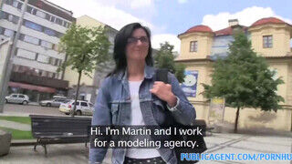 PublicAgent - formás pinájú cseh Milf csaj