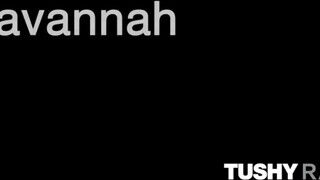 TUSHYRAW - Savannah Bond fenekébe csoki falloszt tolnak