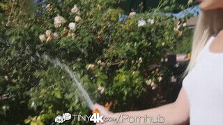 Tiny4k - Elsa Jean muffját megdugják