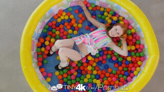 Tiny4k - Dolly Little a kicsike tőgyes vörös