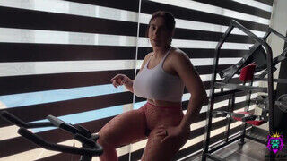 yinyleon - Csöcsös dél amerikai milf fenékbe kurelva
