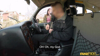 Fake Taxi Driver - Tetkós tinédzser pipi felhevült a taxiban