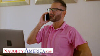 Naughty America - Scarlett Bloom a szomszéddal kefél