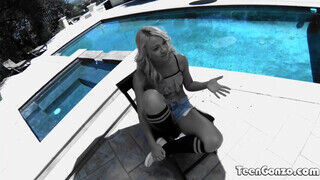 TEENGONZO - Katerina Kay a pici cickós latin