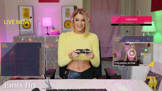 Naughty America - Emma Hix a csinos gamer gádzsi