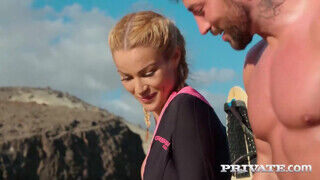 Private com - Cherry Kiss a csábos szörfös csajszi