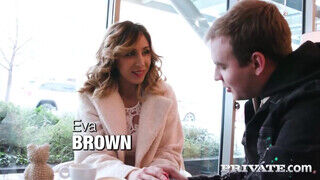 Private com - Eva Brown három csoki palival kúr