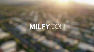 MILFY - Reagan Foxx csoki ürgével kúr