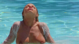BRAZZERS - Jessie Rogers bekúrva hátsó nyílásba a konyhán
