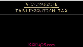 Karups - Vicky Love benyeli a falloszt
