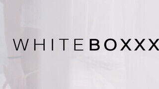 WHITEBOXXX - Nancy ráül a a hapekja szájára