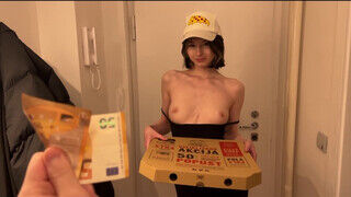 Cutie Kim a szexy pizzafutár