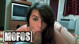 Mofos - Callie Haze rendesen bekúrva