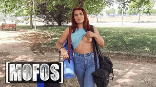 Mofos - Rosie Cage a csinos turista bige