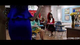 Angela White és Georgia Jones megbüntetik a kéjhölgy tinédzser diákokat